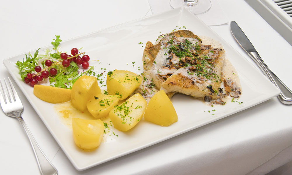 Fischgericht angerichtet