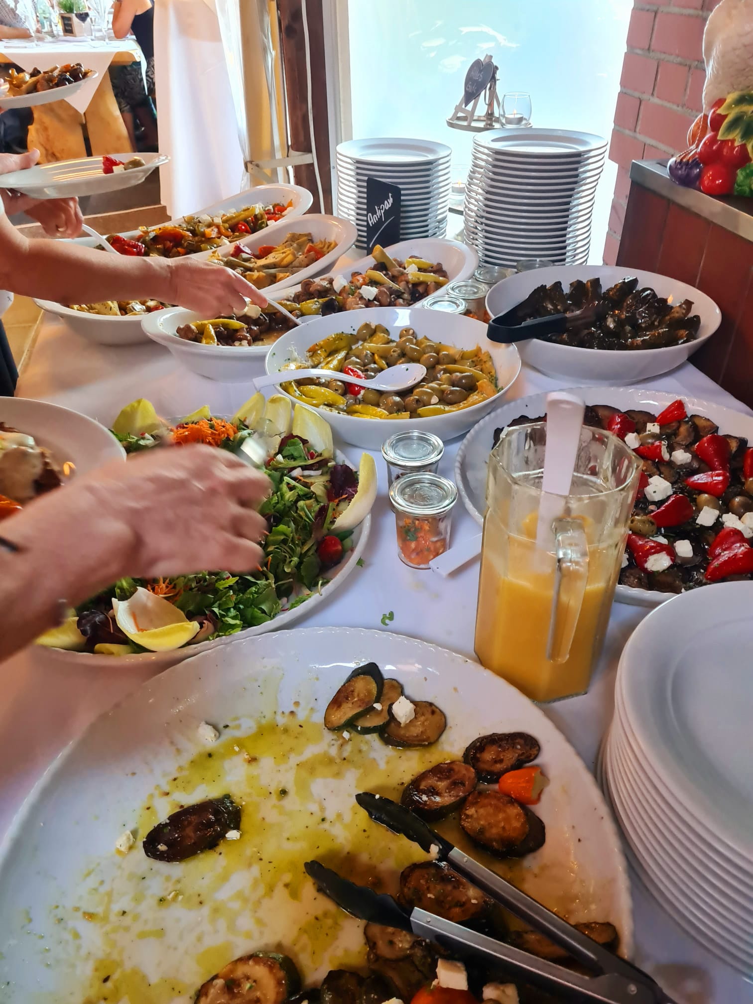 Gäste beim gemeinsamen Essen